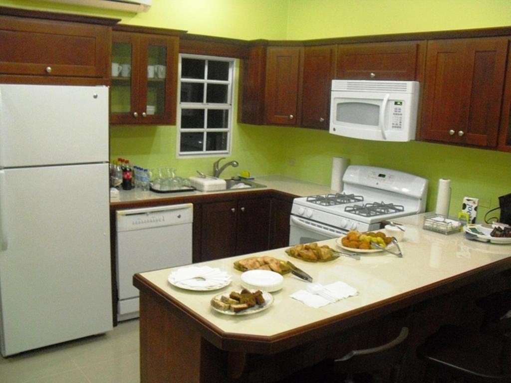 Piarco Village Suites Екстер'єр фото