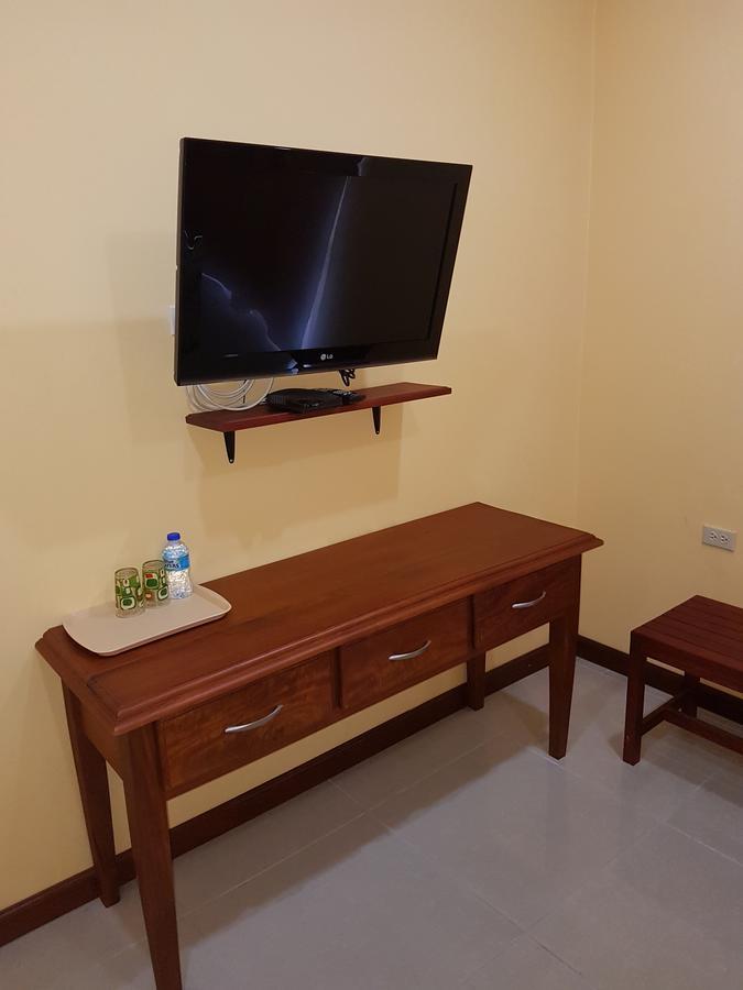 Piarco Village Suites Екстер'єр фото