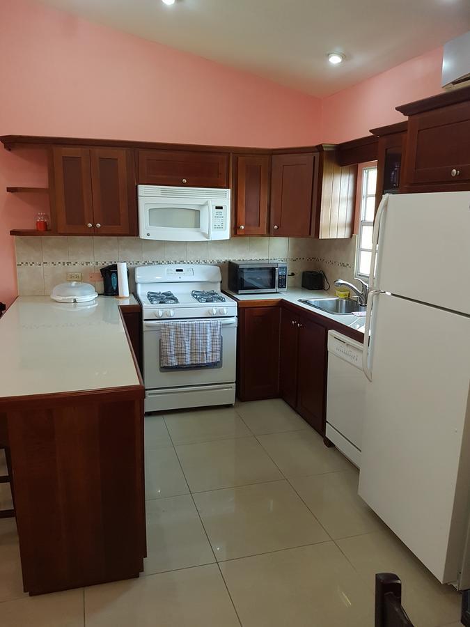 Piarco Village Suites Екстер'єр фото