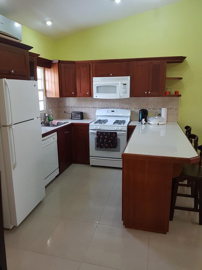Piarco Village Suites Екстер'єр фото