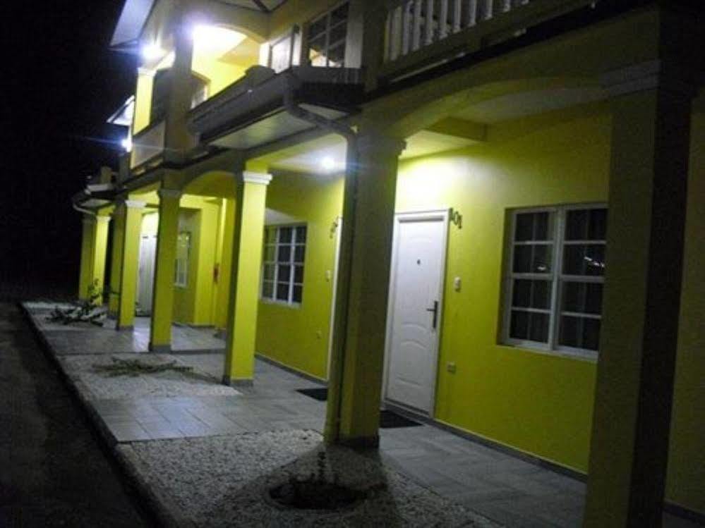 Piarco Village Suites Екстер'єр фото